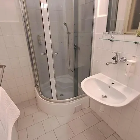 아파트 Flat In Zizkov -402- *